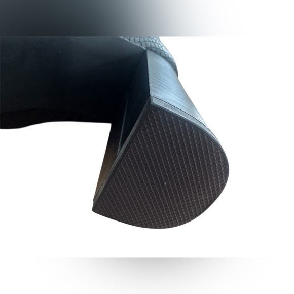 Elegant Black Over-the-Knee Boots - Picture 10 of 10